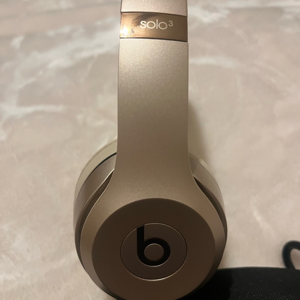 Beats by Dre Solo3 Gold On-Ear Headphones